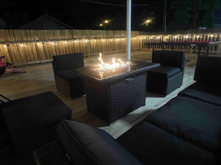 Midtown Retreat, 4mi To Downtown & Large Private Deck Holiday home